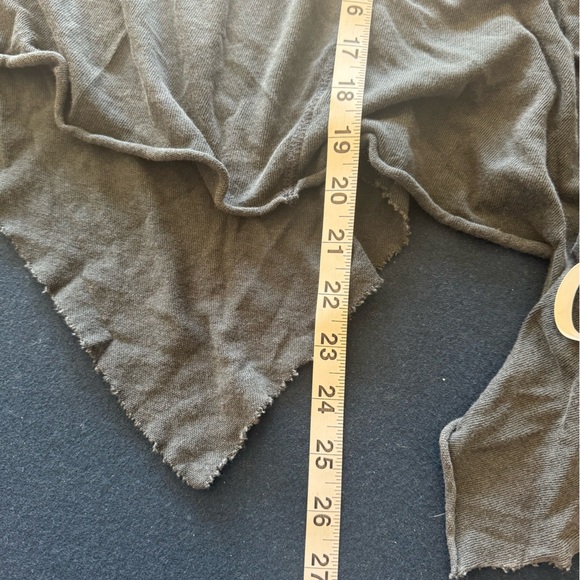 FUN FLATTERING & UNIQUE tee combo🖤🩷 zoom in for all the design details🩷🖤 - Picture 5 of 16